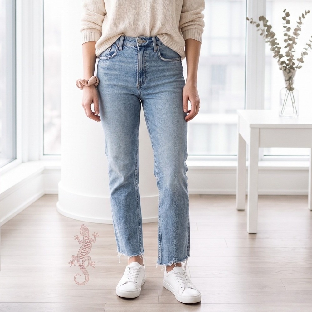 Zara High Rise Straight Leg Jeans Women Size 6 Light Wash Blue Raw Hem Denim 989